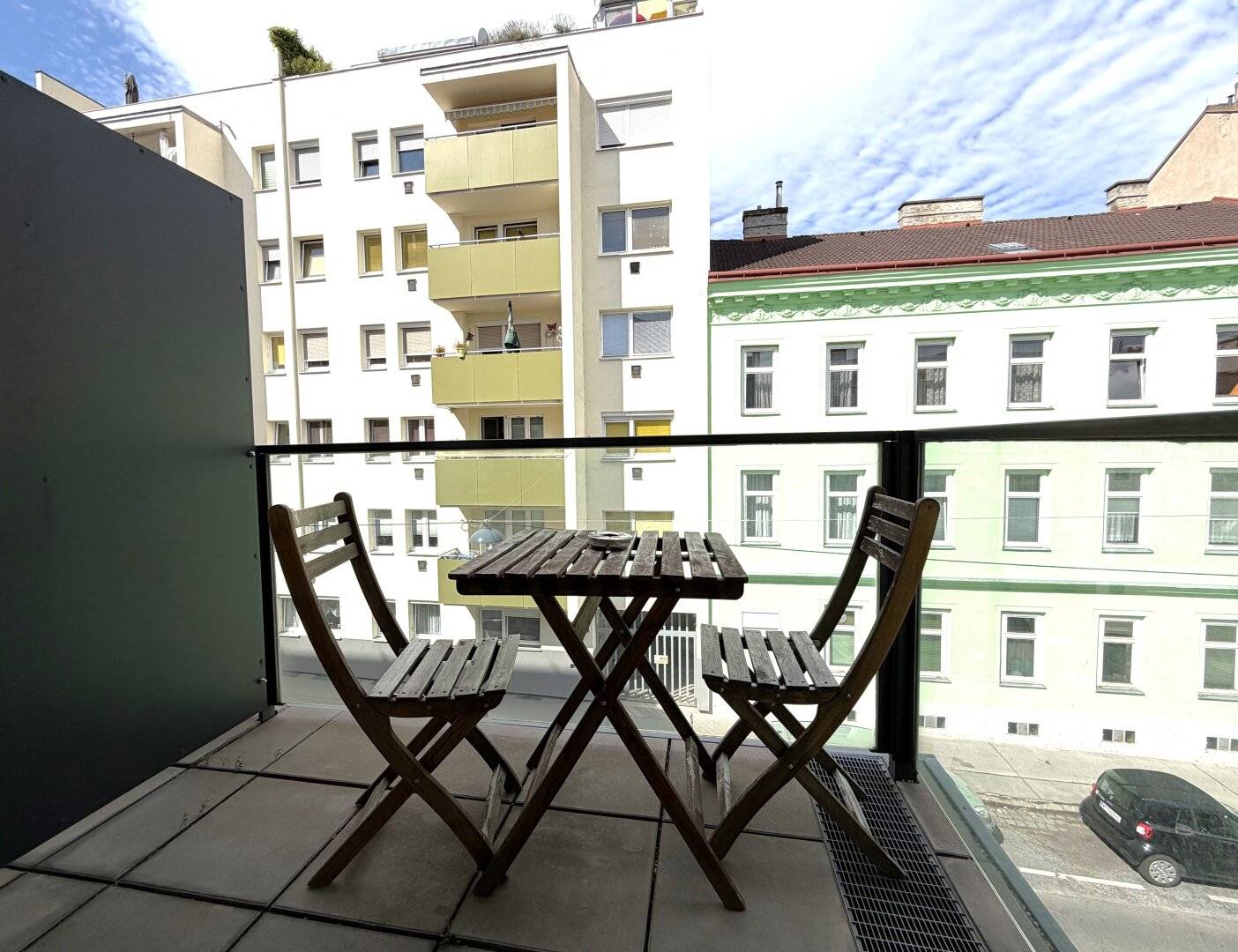 MODERN &amp; KOMFORTABEL - VOLLMÖBLIERTE 2 ZIMMER WOHNUNG MIT BALKON