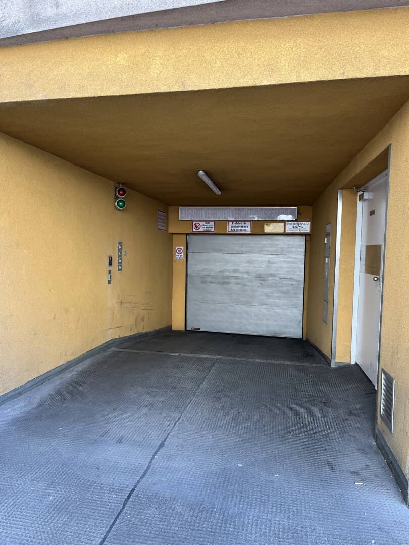 Garage parking space for rent in Pappenheimgasse Close to Jägerstraße