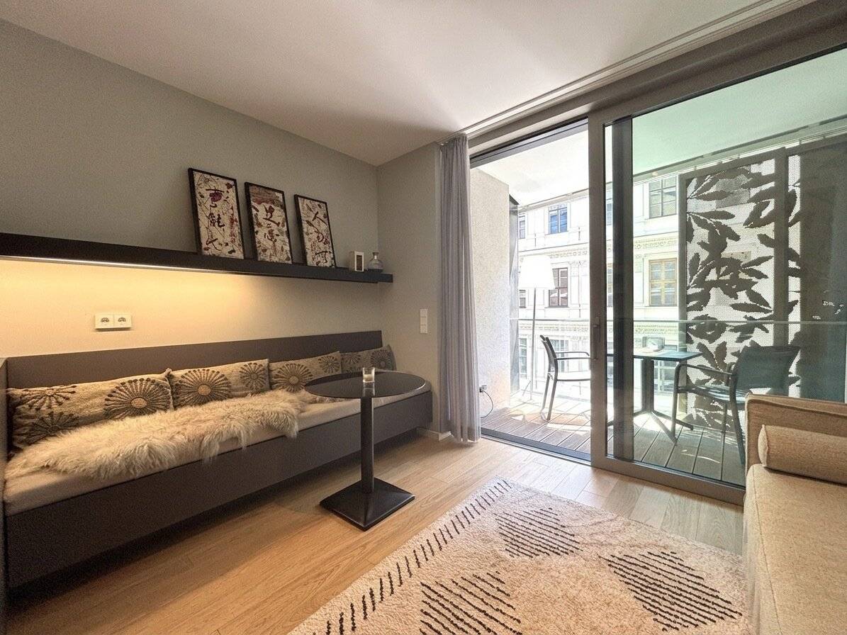 Investor apartment with VAT statement in KAYSER | Near Danube Canal and Schottentring (U2,U4) | stylishly furnished | Loggia