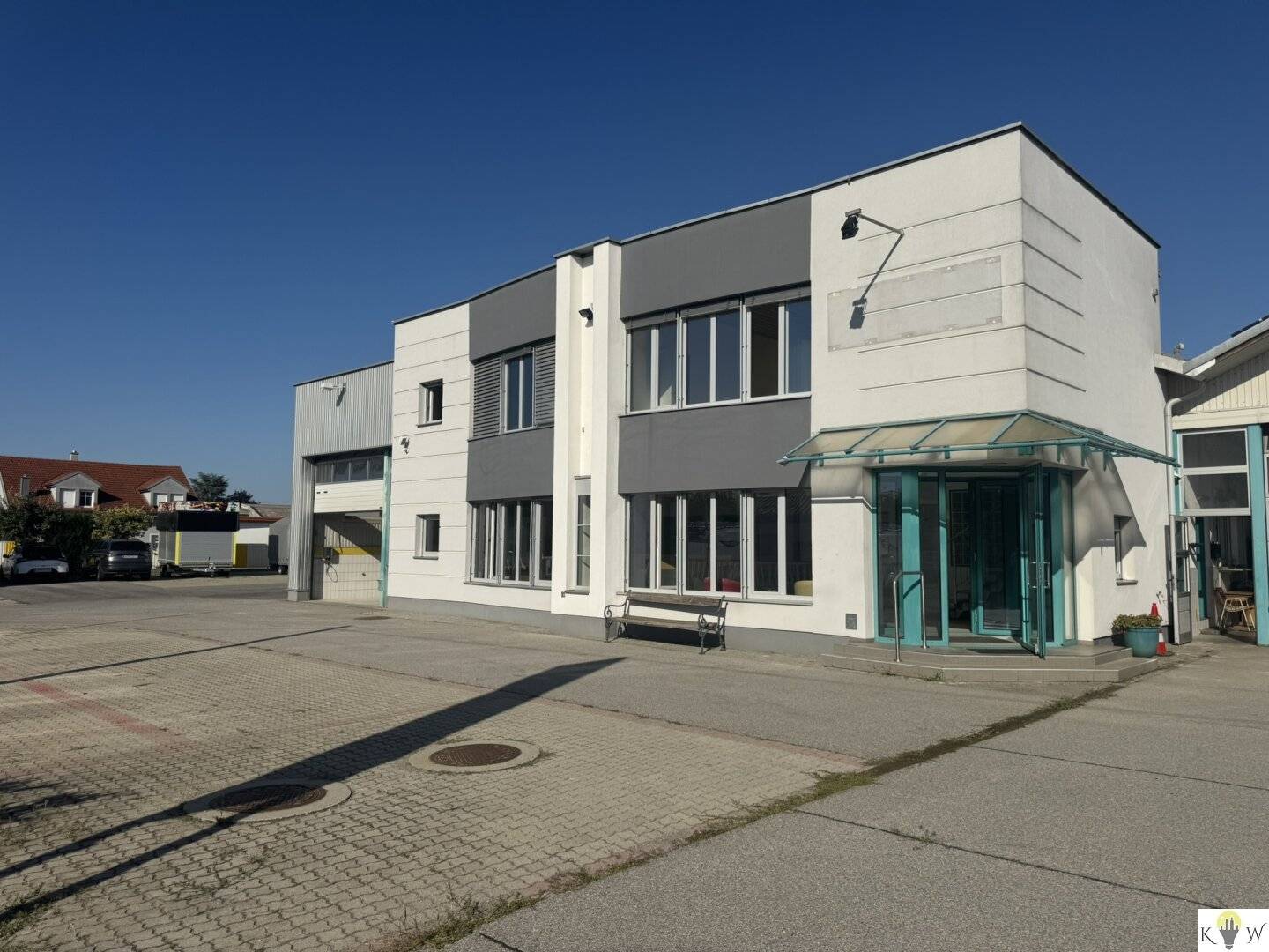 Repräsentatives Bürogebäude mit Erweiterungspotenzial in Gols