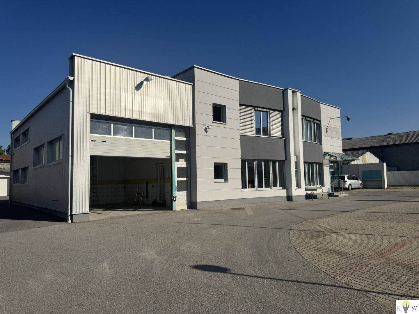 Repräsentatives Bürogebäude mit Erweiterungspotenzial in Gols