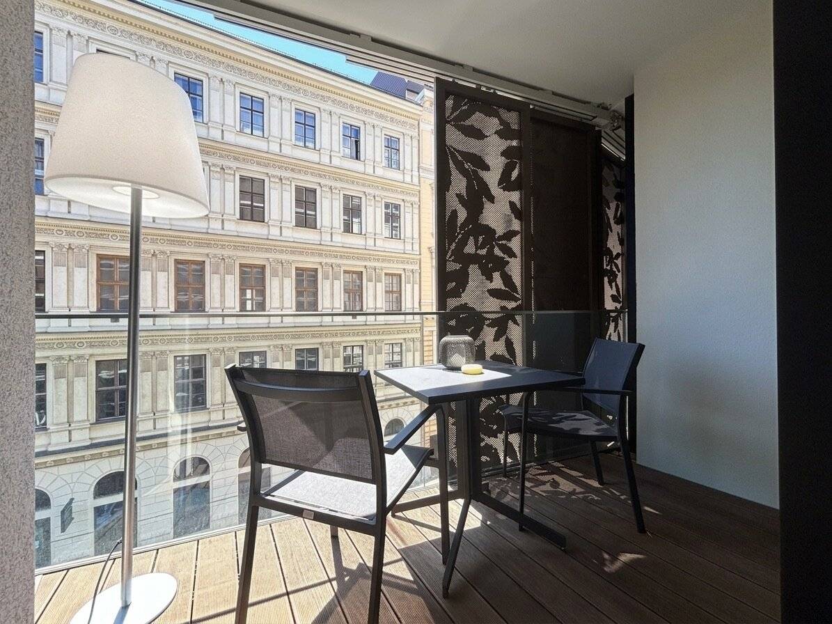 Investor apartment with VAT statement in KAYSER | Near Danube Canal and Schottentring (U2,U4) | stylishly furnished | Loggia