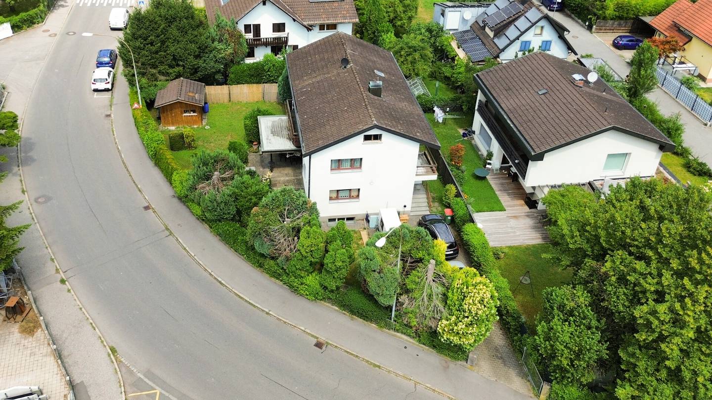 Charmante Familienwohnung mit Garten und Entwicklungspotenzial