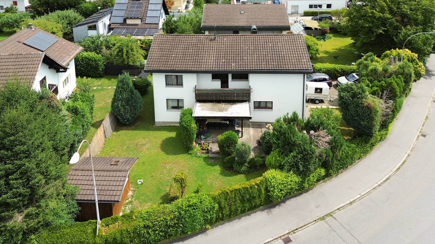 Charmante Familienwohnung mit Garten und Entwicklungspotenzial