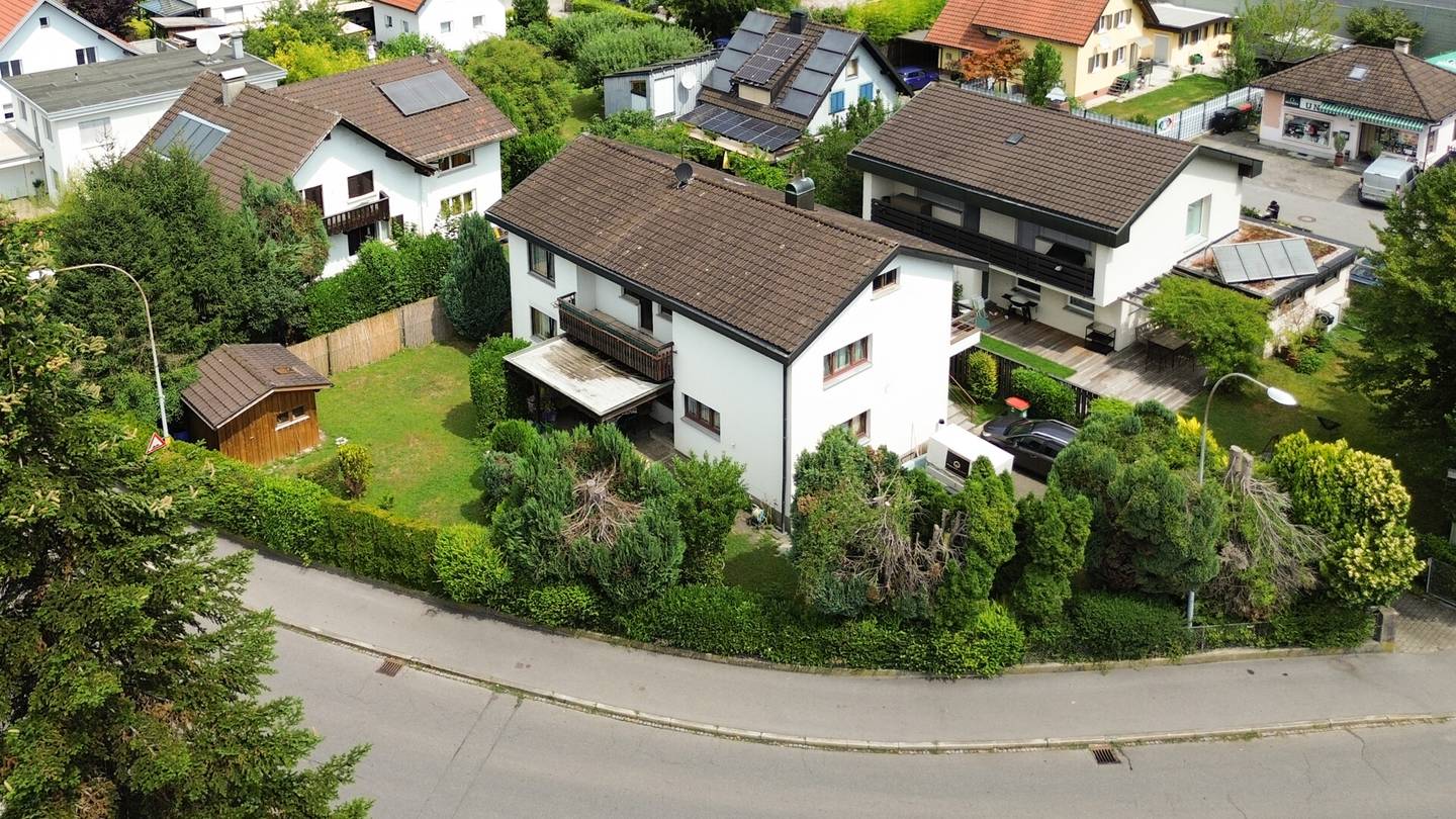 Charmante Familienwohnung mit Garten und Entwicklungspotenzial