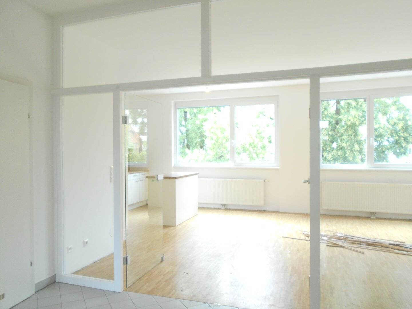 LENDPLATZ sunny, renovated 3-room, underground parking