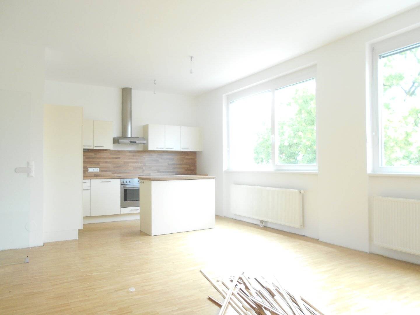 LENDPLATZ sunny, renovated 3-room, underground parking