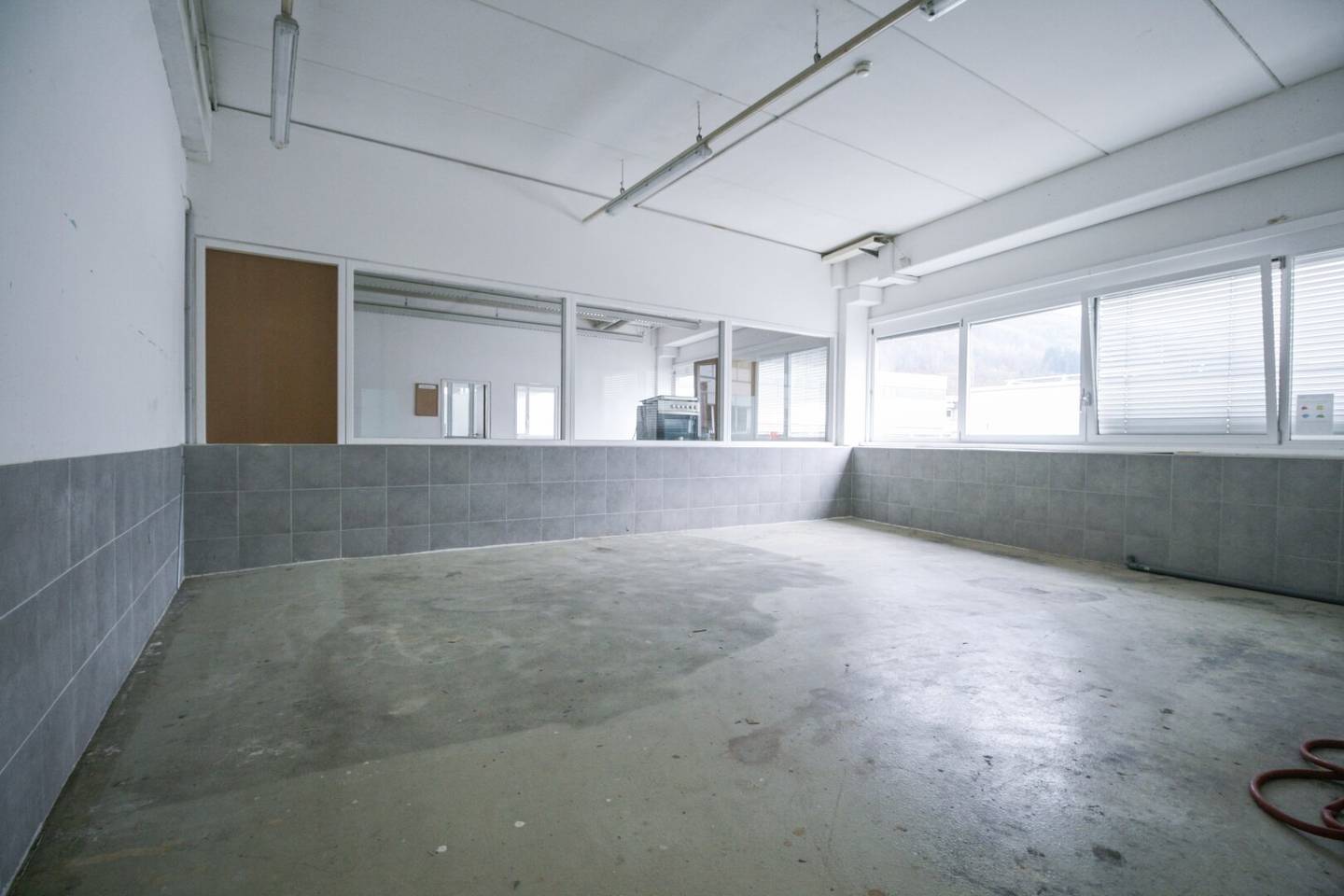 Office Warehouse Production Hall on the outskirts in Salzburg-Mayrwies