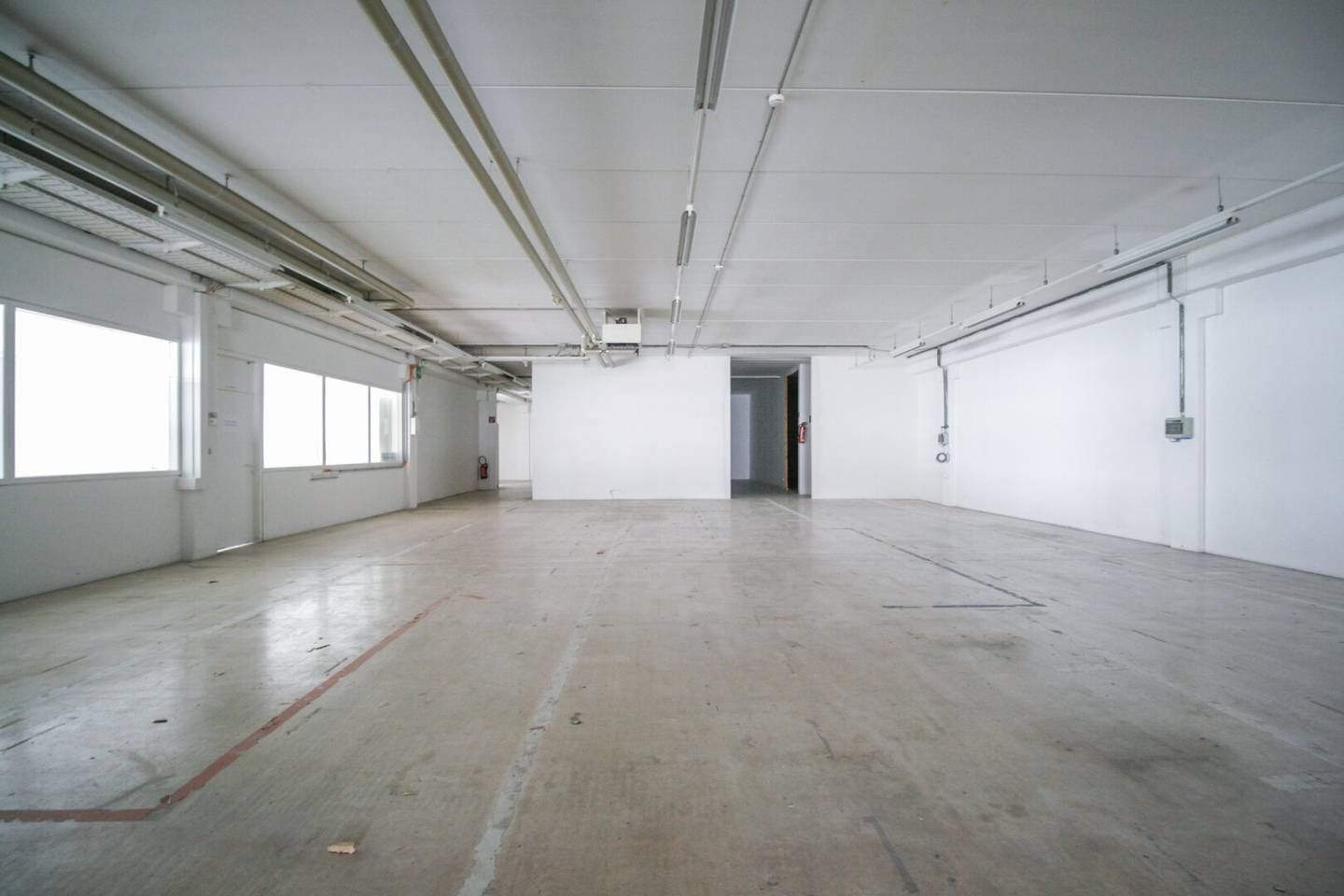 Office Warehouse Production Hall on the outskirts in Salzburg-Mayrwies
