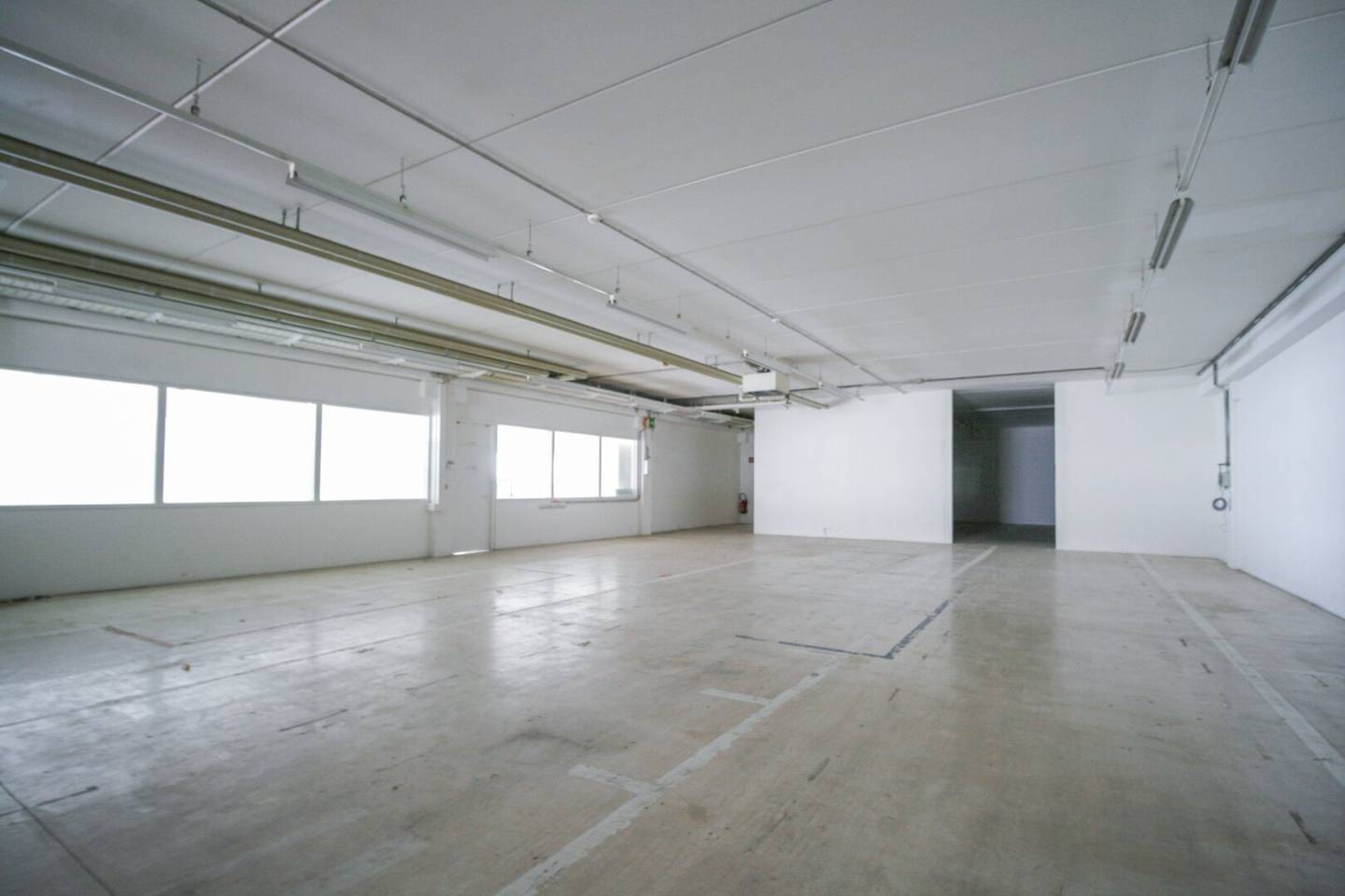 Office Warehouse Production Hall on the outskirts in Salzburg-Mayrwies