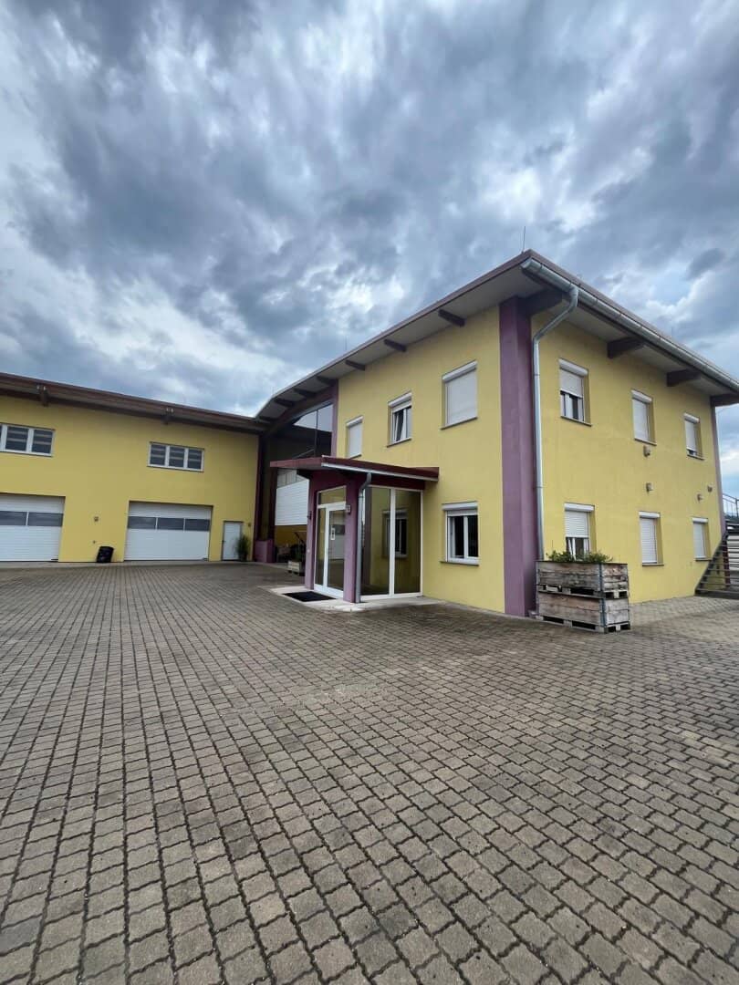 Attraktives Gewerbeobjekt in Ternitz – Hallen &amp; Büroflächen zur Miete