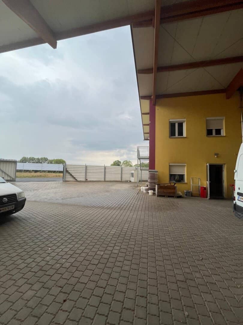 Attraktives Gewerbeobjekt in Ternitz – Hallen &amp; Büroflächen zur Miete
