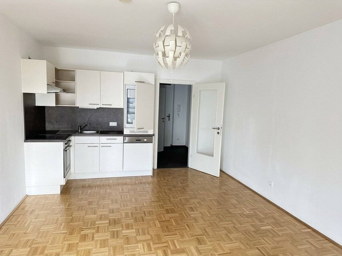 Studentenhit modern mit Balkon in guter Wohnlage