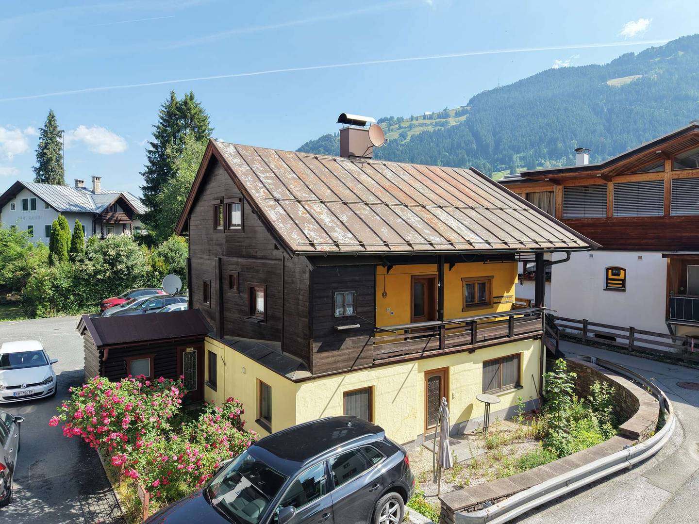 Apartment near town center with Kaiser view and potential