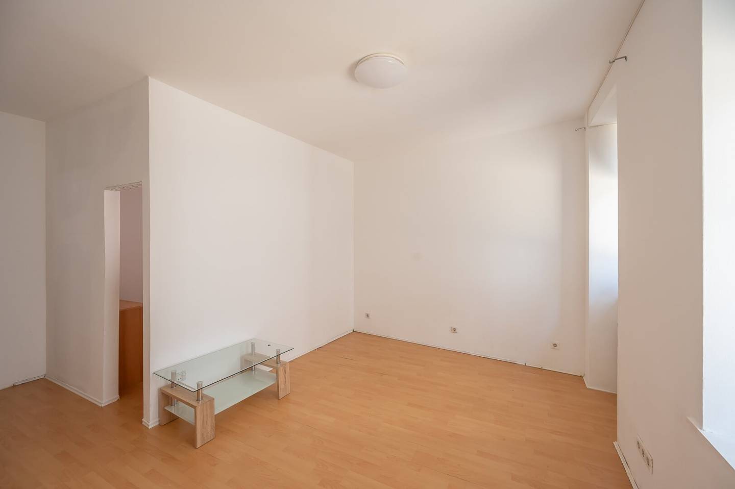 NEW Perfect starter apartment or investment with renovation potential!