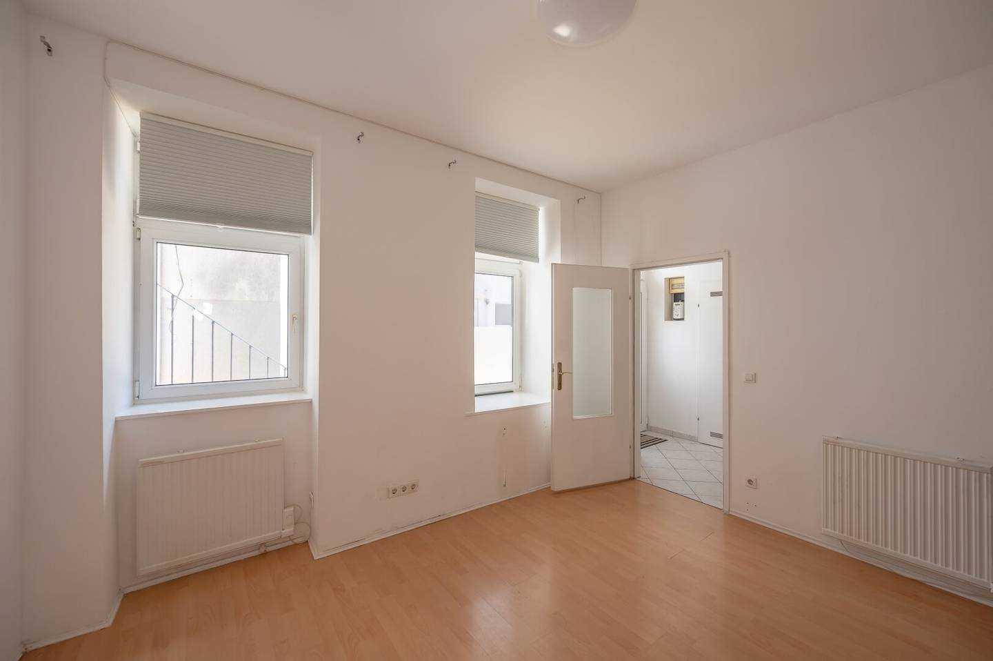 NEW Perfect starter apartment or investment with renovation potential!