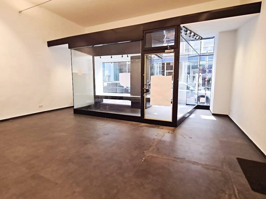 Prime location near Am Graben, 83 m2 retail unit with large display area, sales room, air conditioning, Spiegelgasse
