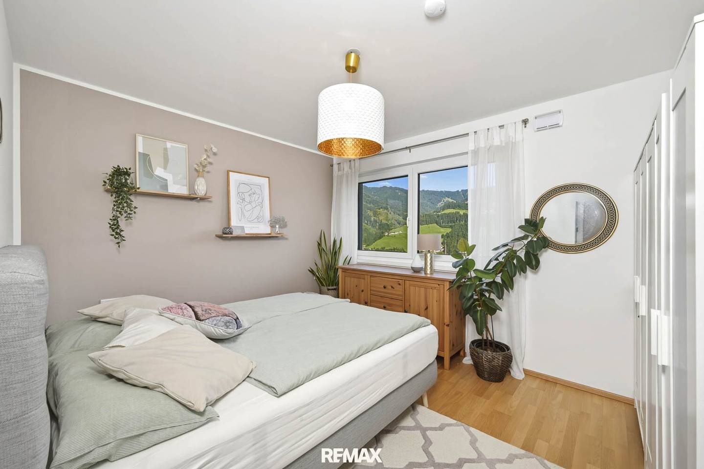 "Aufwachen über den Dächern von St. Johann" - 3-Zimmer-Wohnung in St. Johann im Pg.