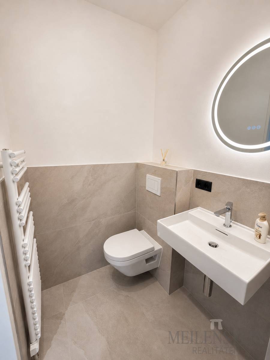Sanierte Garçonnière mit Stellplatz und Innenhoflage