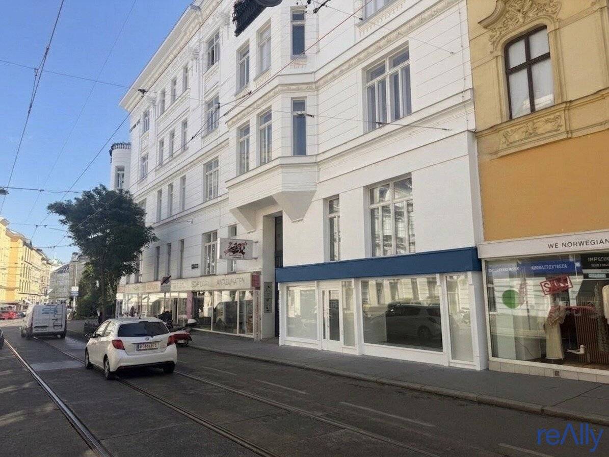 Modernized commercial premises with 37m² in prime location on Währinger Straße