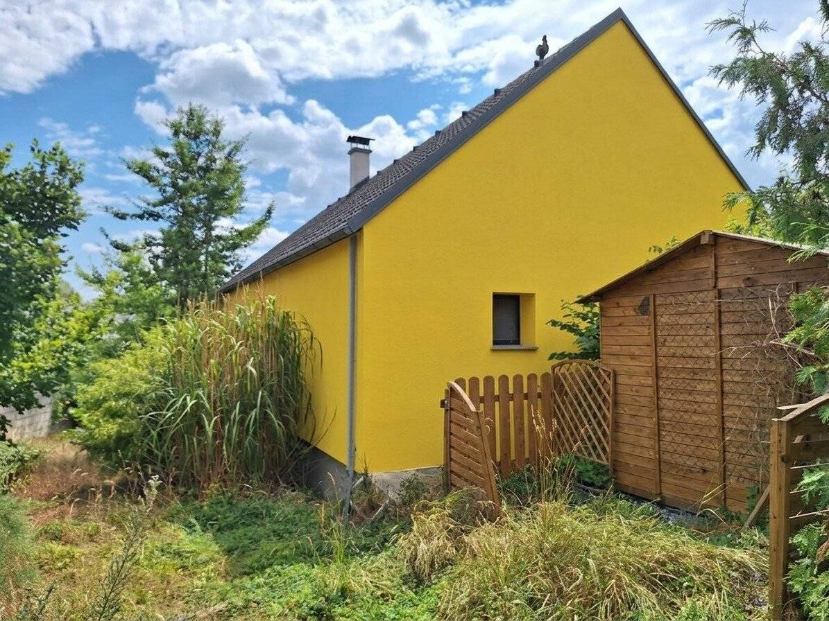 Wien Nähe in absoluter Ruhelage: "Dornröschenschloss" auf großem Grund mit Scheune, Garage, Weinkeller, Lagerräumen und einigen Nebengebäuden