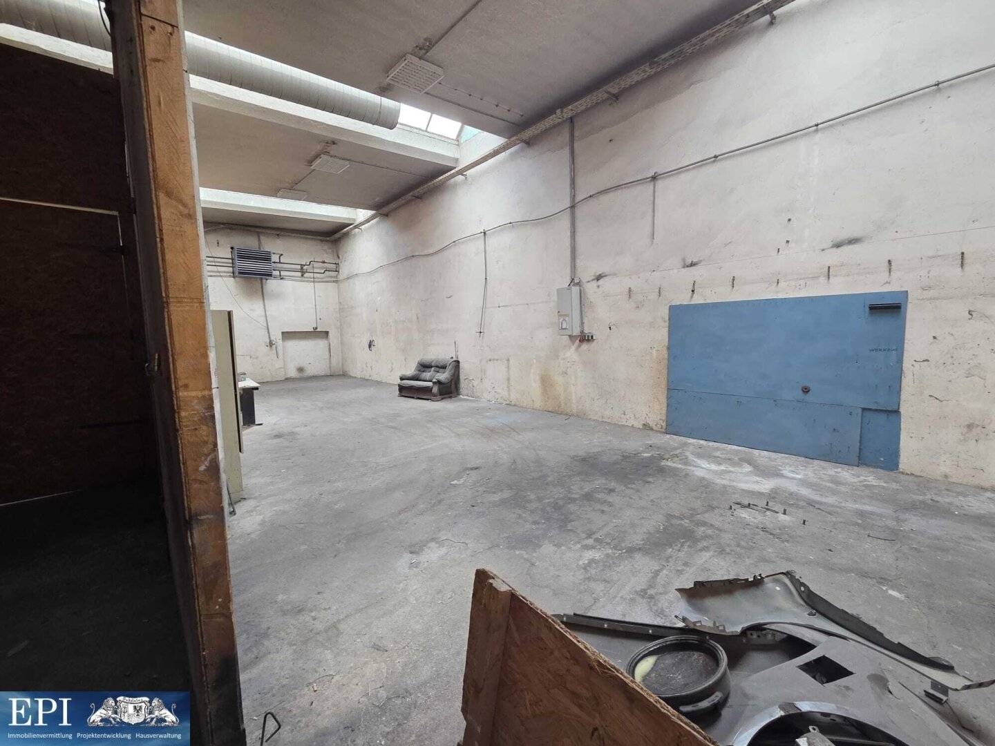 Lagerhalle mit vielseitigen Nutzungsmöglichkeiten zu vermieten