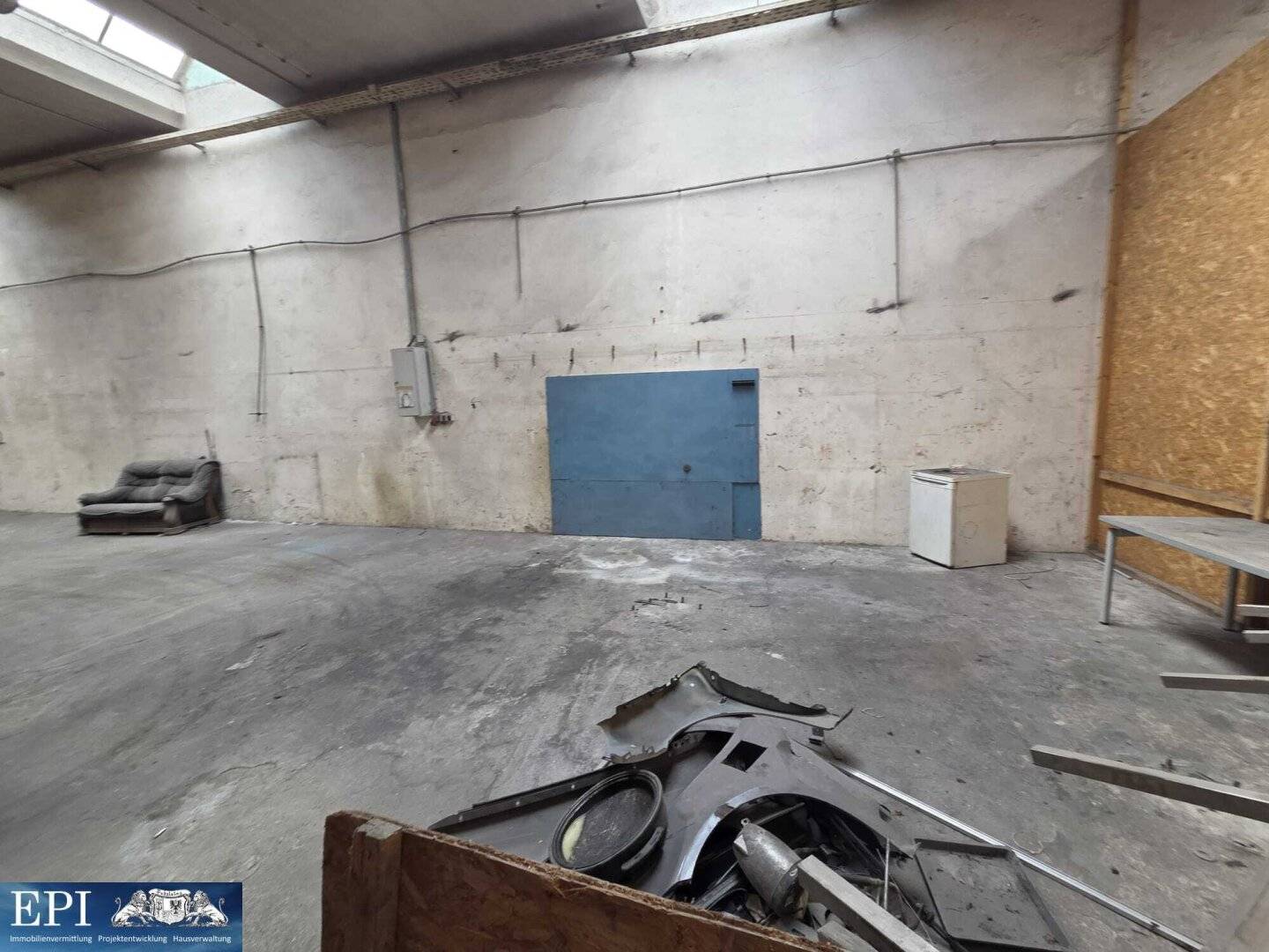 Lagerhalle mit vielseitigen Nutzungsmöglichkeiten zu vermieten