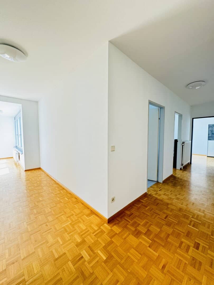 Leben im Grünen direkt am Golfplatz und in unmittelbarer Nähe zur Stadt.