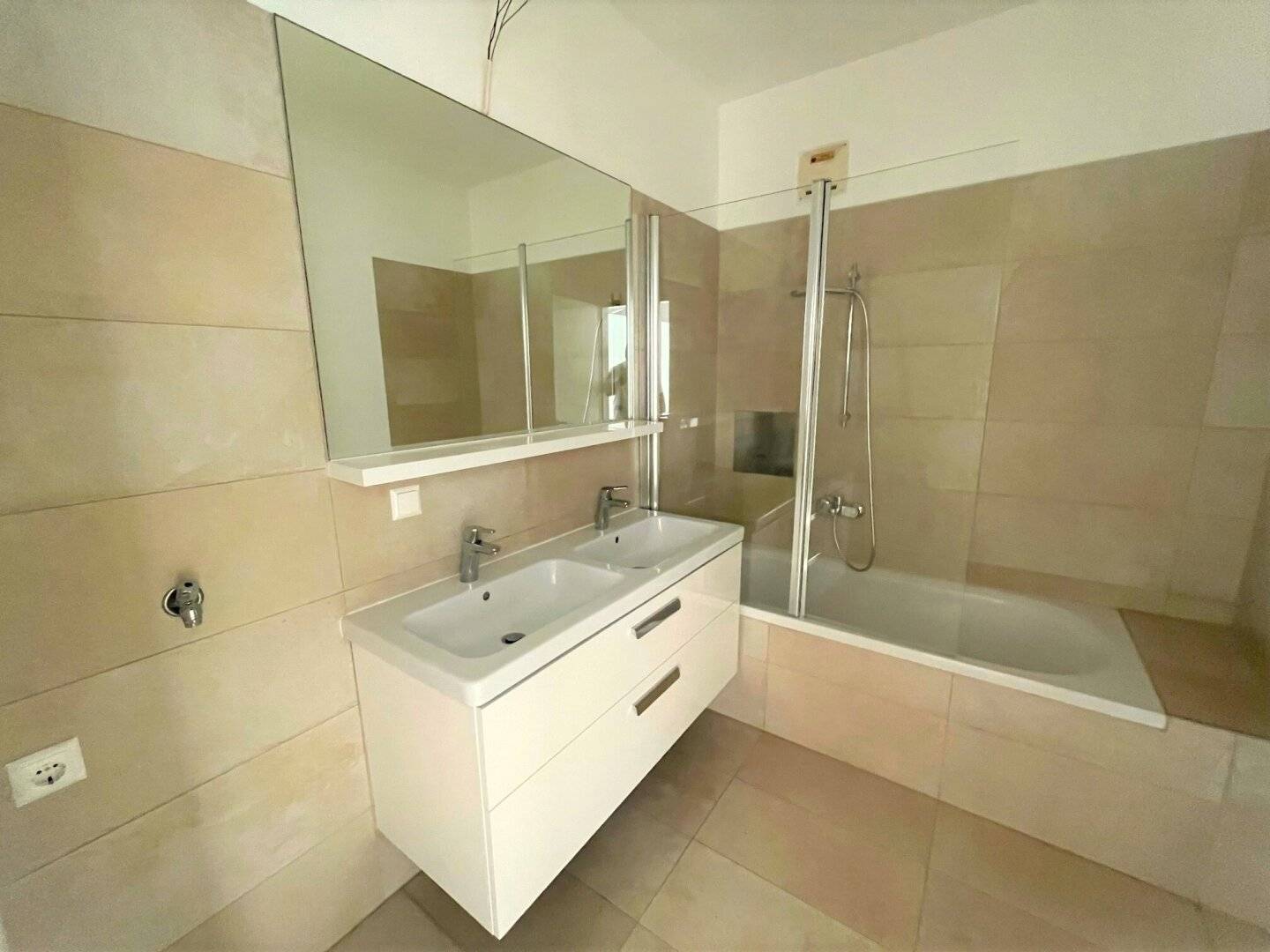 TOP saniert &amp; TOP Preis - 4 Zimmer Wohnung 100m², WG geeignet - in Neunkirchen!