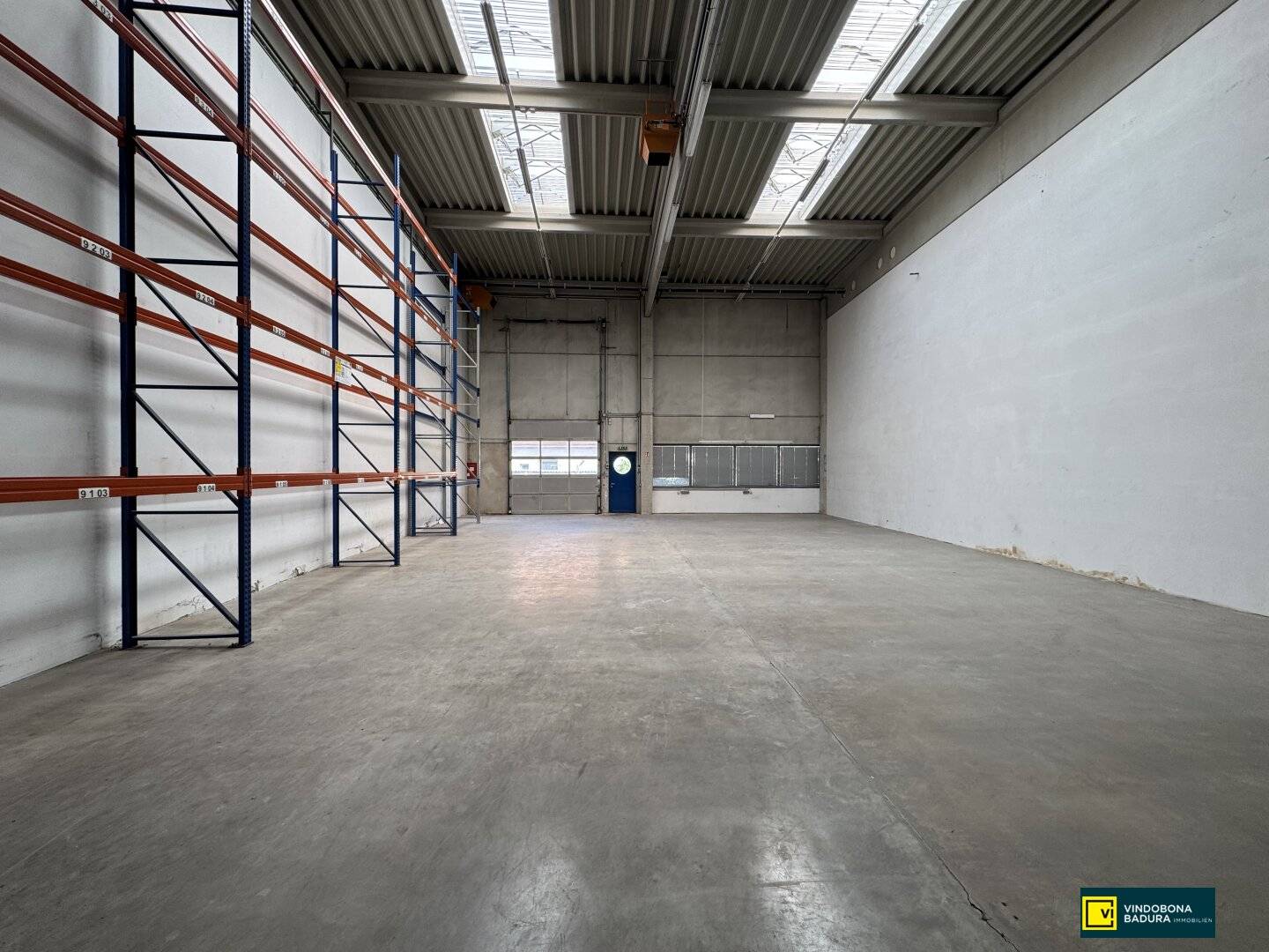 Bright office, exhibition and commercial space with two halls in prime location of 1230 Vienna