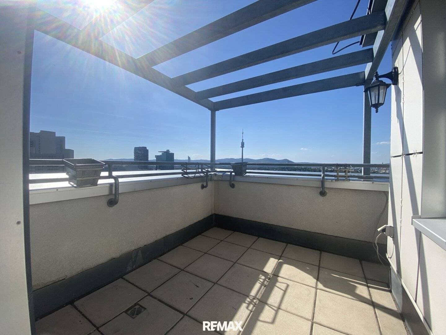 Terrace studio on the 21st floor with Donaupark distant view near the U1 and UNO City