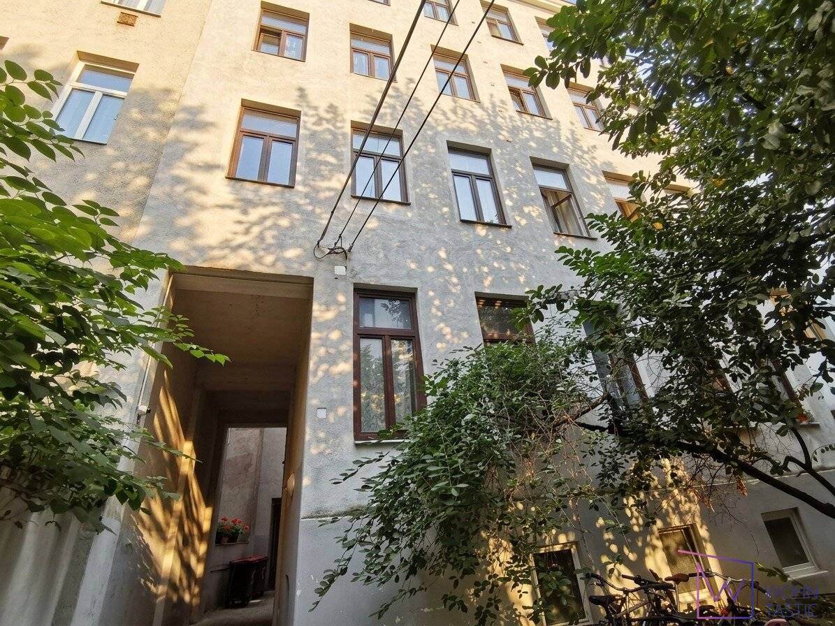 Well-maintained period apartment on the 3rd floor with modern comfort and perfect layout, 2 rooms, DAN kitchen &amp; wellness bathroom in prime Hernals location