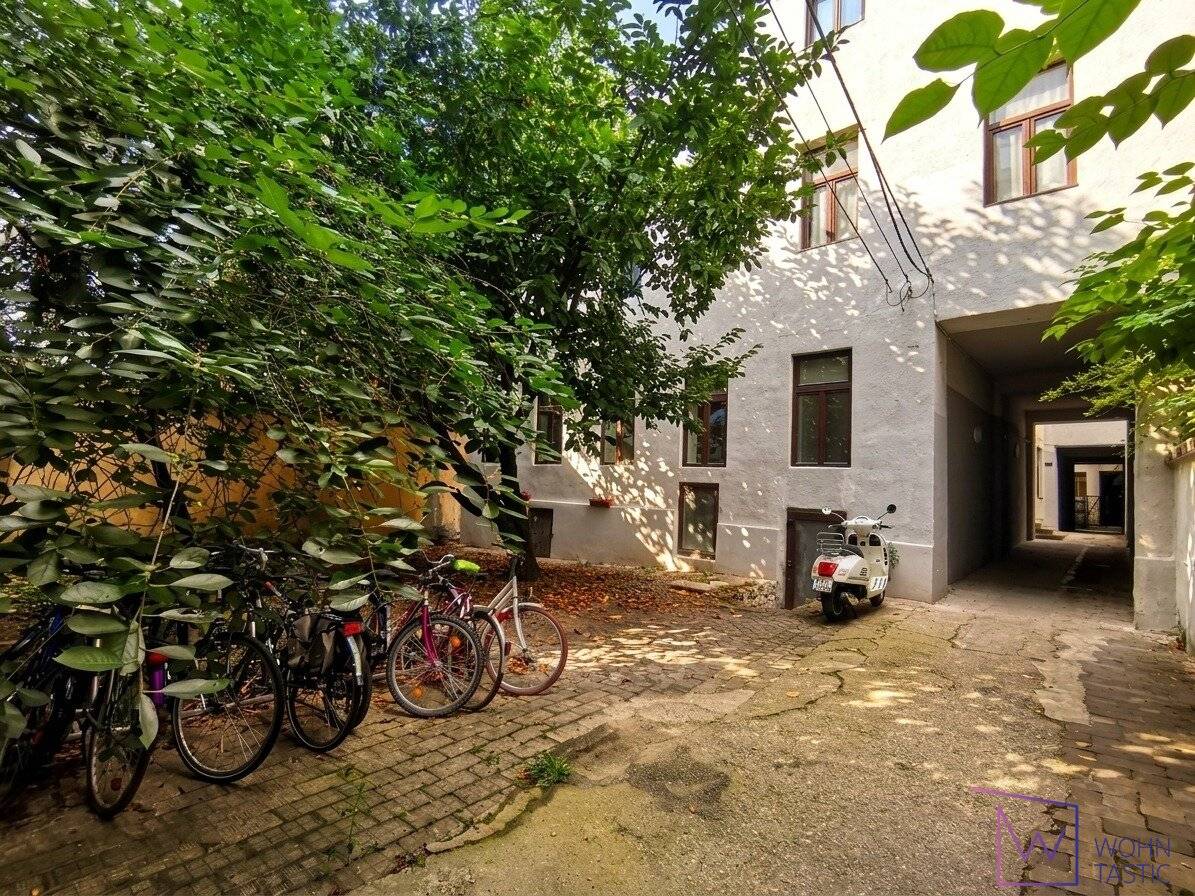 Well-maintained period apartment on the 3rd floor with modern comfort and perfect layout, 2 rooms, DAN kitchen &amp; wellness bathroom in prime Hernals location