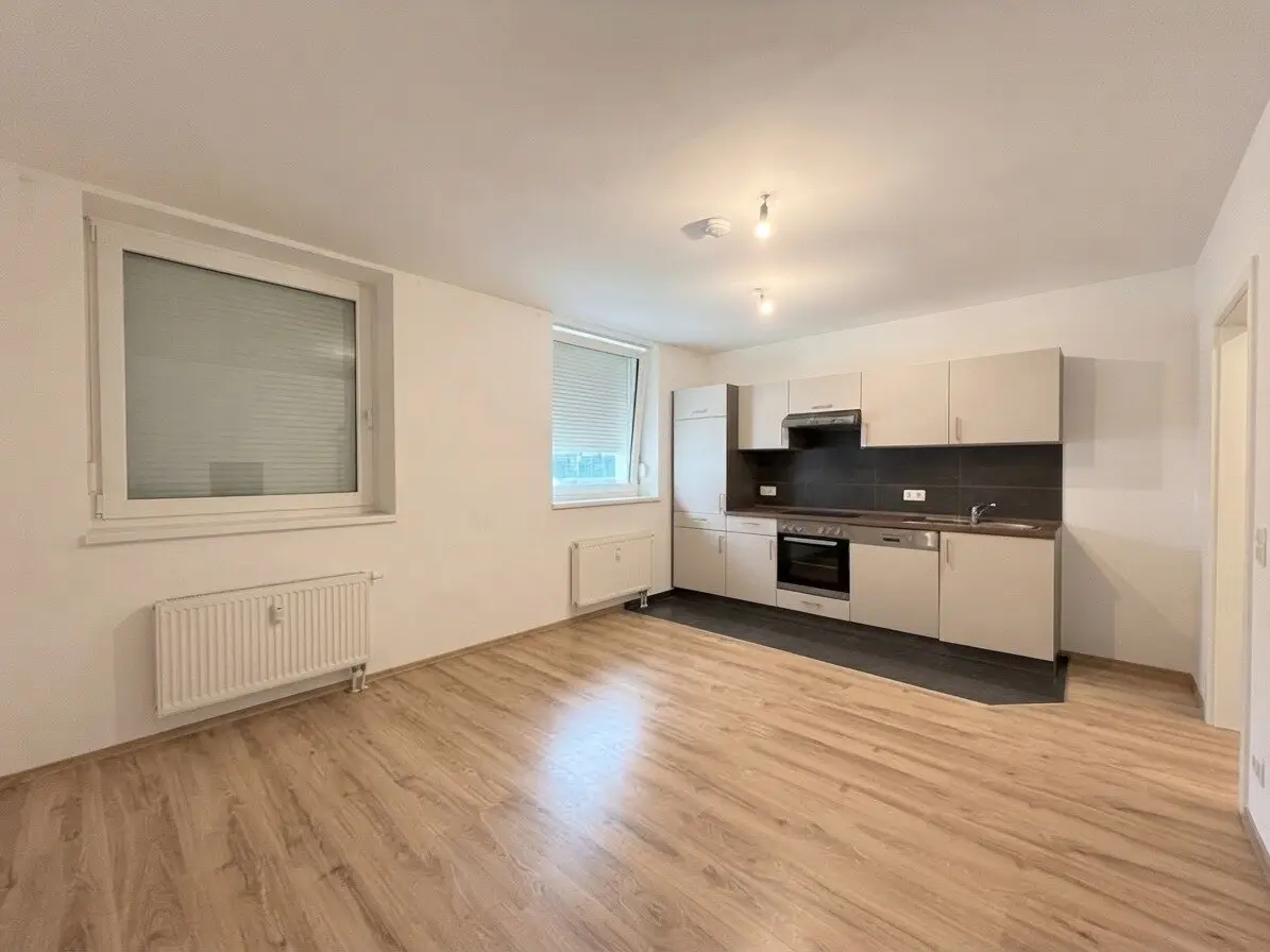 Beautiful and practical 2-room apartment with storage room with perfect transport connections in Hetzendorf!