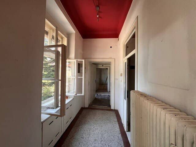 Großzügiger Altbau mit Hofbalkon - Erstbezug nach Sanierung
