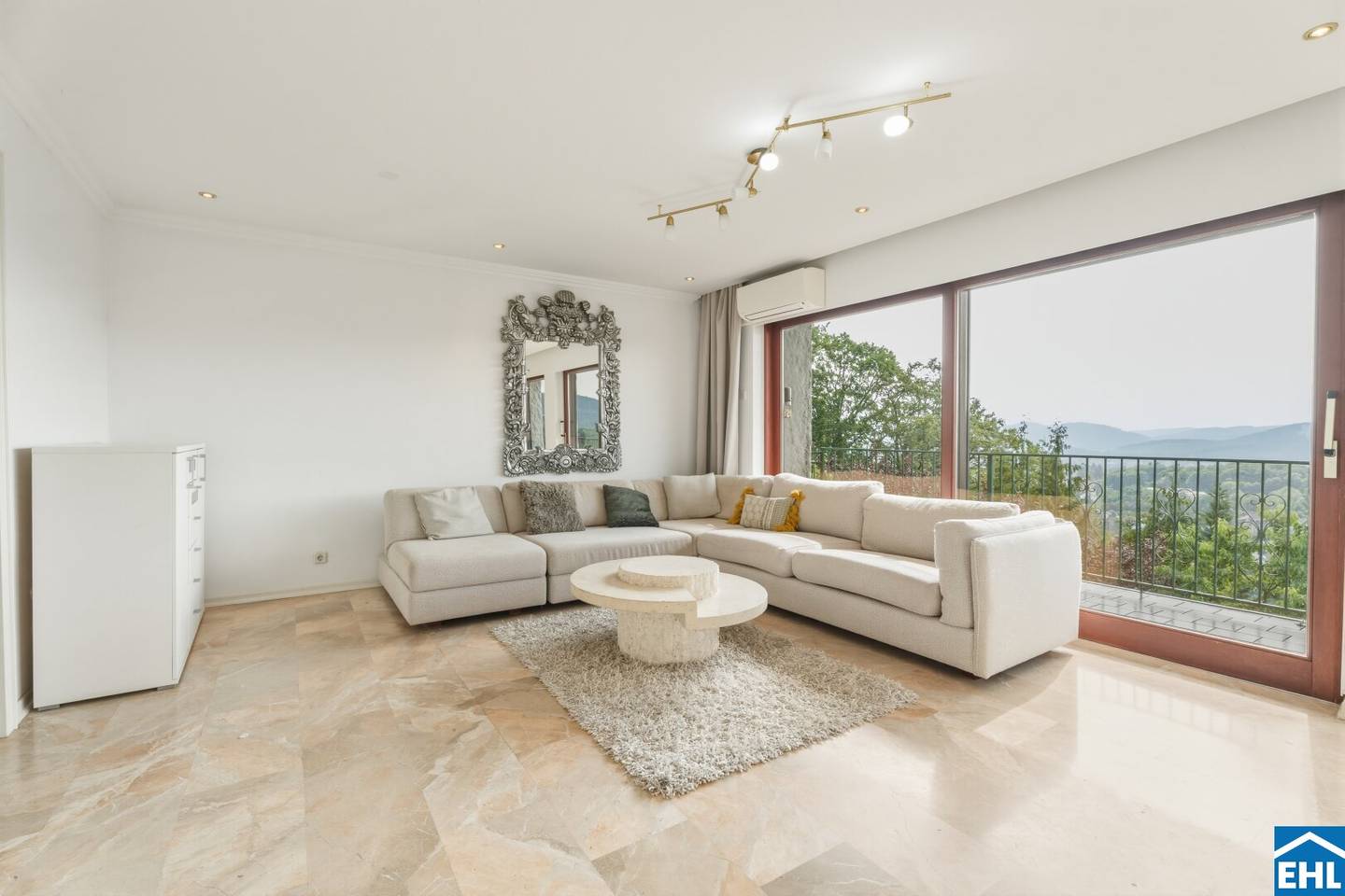 Single-family house with unobstructed panoramic view on Satzberg