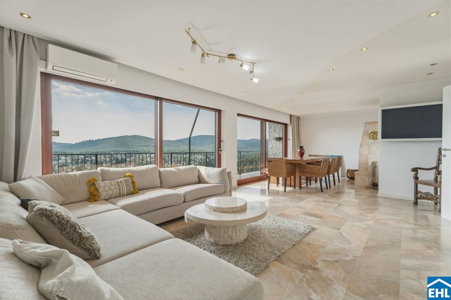 Single-family house with unobstructed panoramic view on Satzberg
