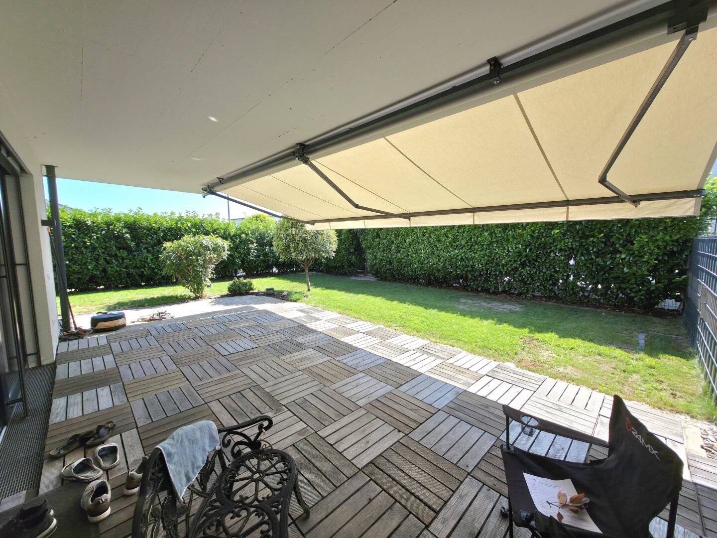 Barrierefreie Gartenwohnung mit Doppelcarport!