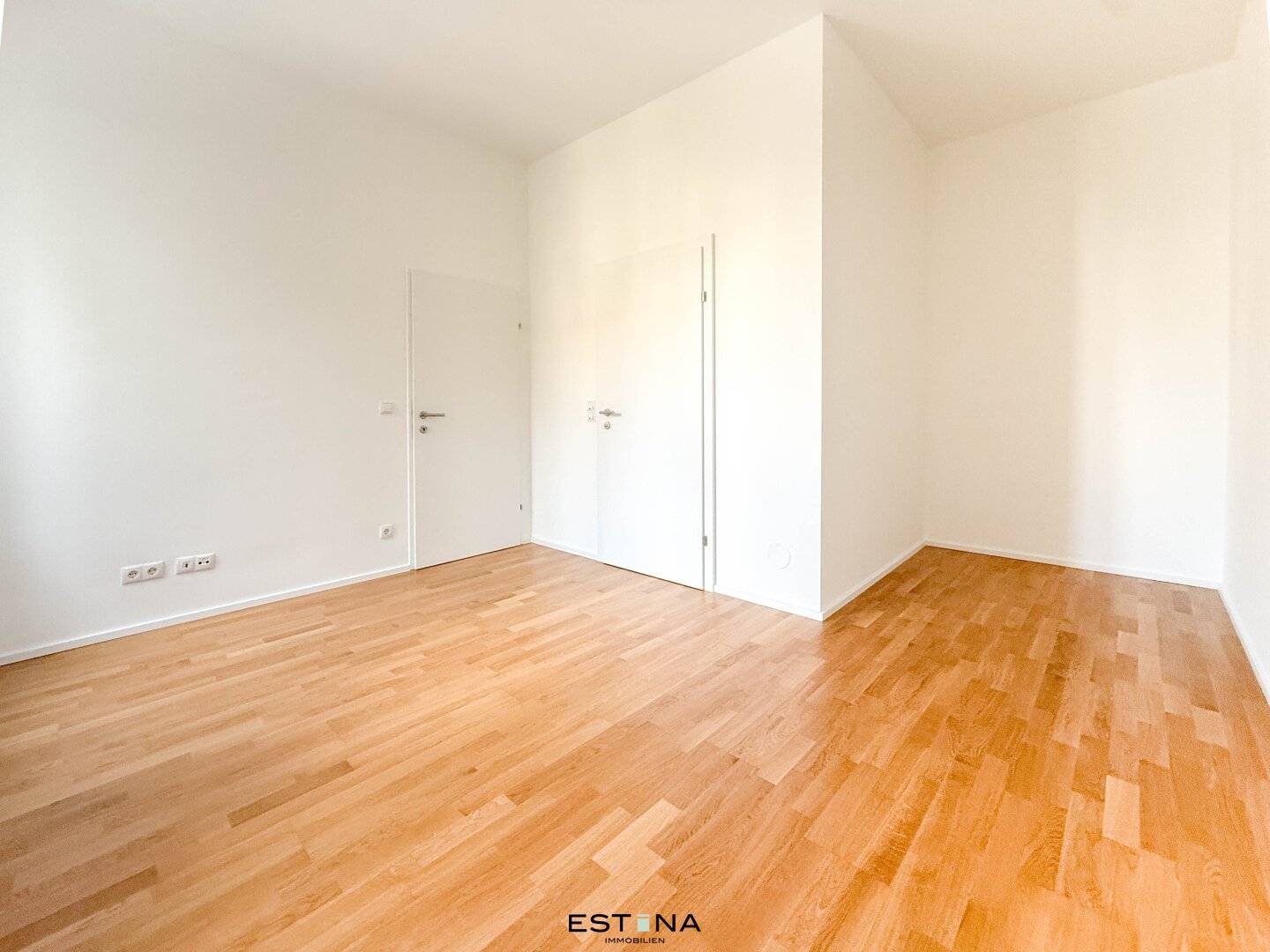 Old building apartment with district heating | First occupancy after general renovation