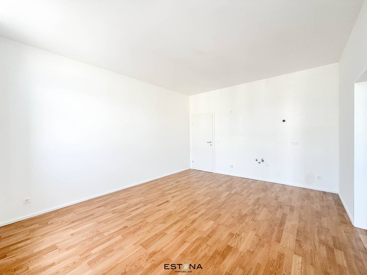 First occupancy after full renovation in Baumgarten | Period apartment with district heating