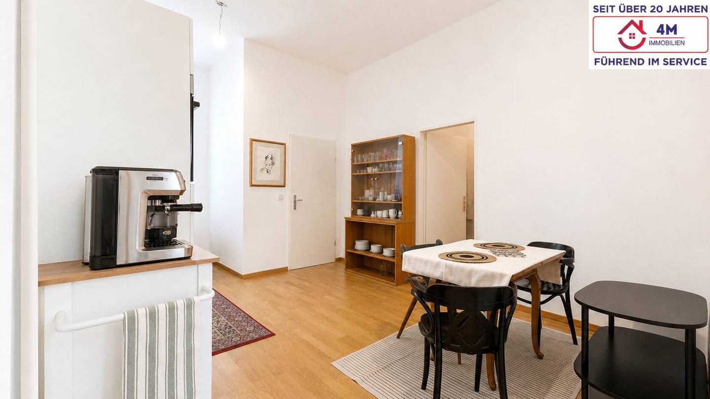 Old Building Flair in Perfection – Exclusive 2-Room Apartment with High-Quality Renovation