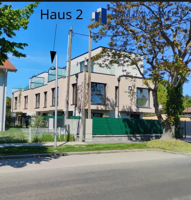 Modern mid-terrace house 5 rooms with garden, large roof terrace and private parking space in 1210 Vienna – first occupancy!