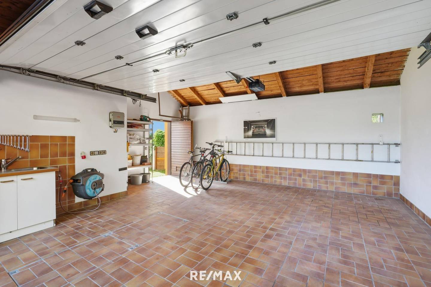 Familienwohnung with sunny garden and double garage