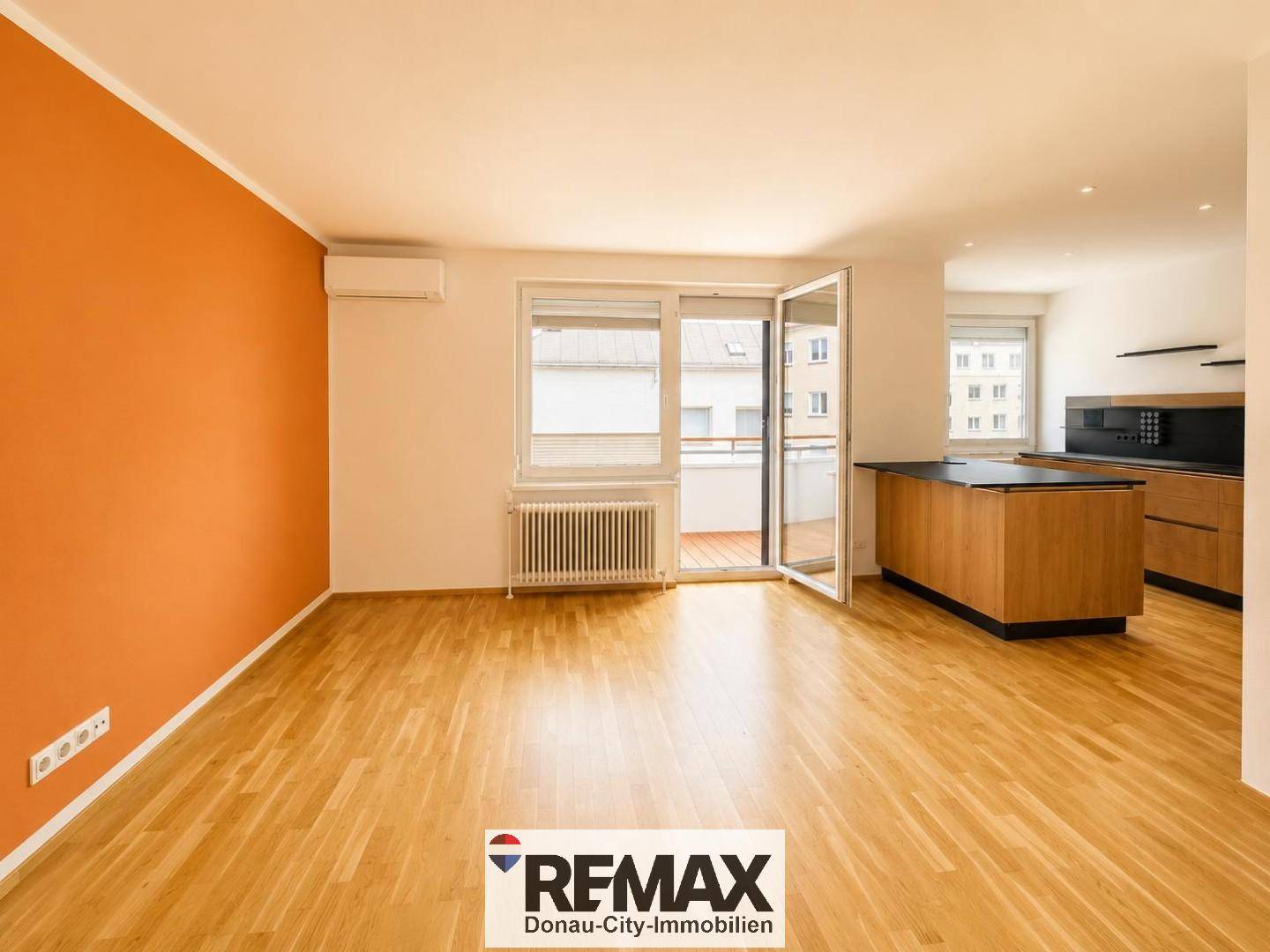 Bright apartment with designer kitchen and loggia