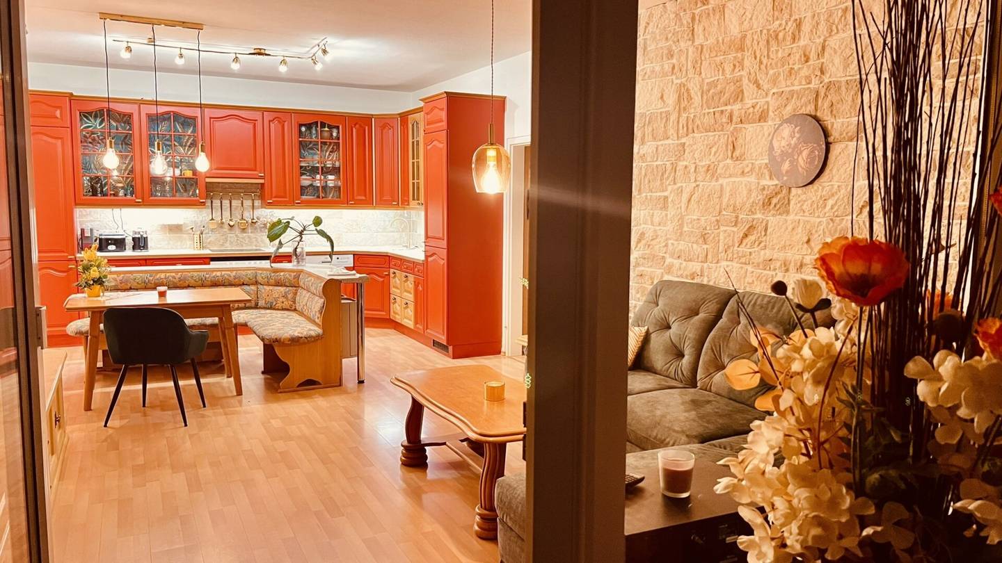 Luxury 3 Room Apartment with Panoramic Views Walking Distance to VIC