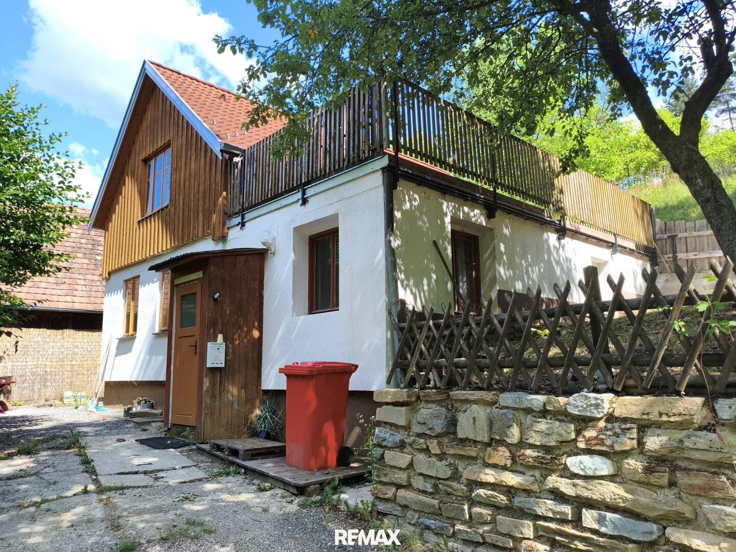 Natur &amp; Ruhe genießen – Einfamilienhaus am Waldrand in 3594 Nondorf -Terrasse und Garten
