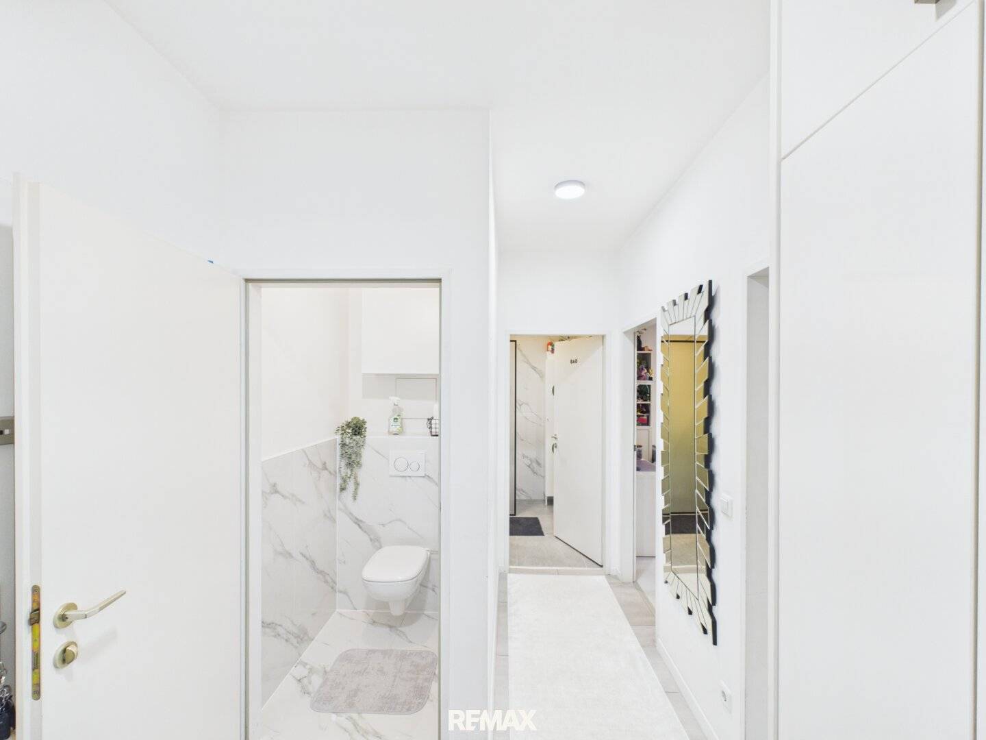 Bright 3-room new-build apartment with balcony and parking space in Simmering