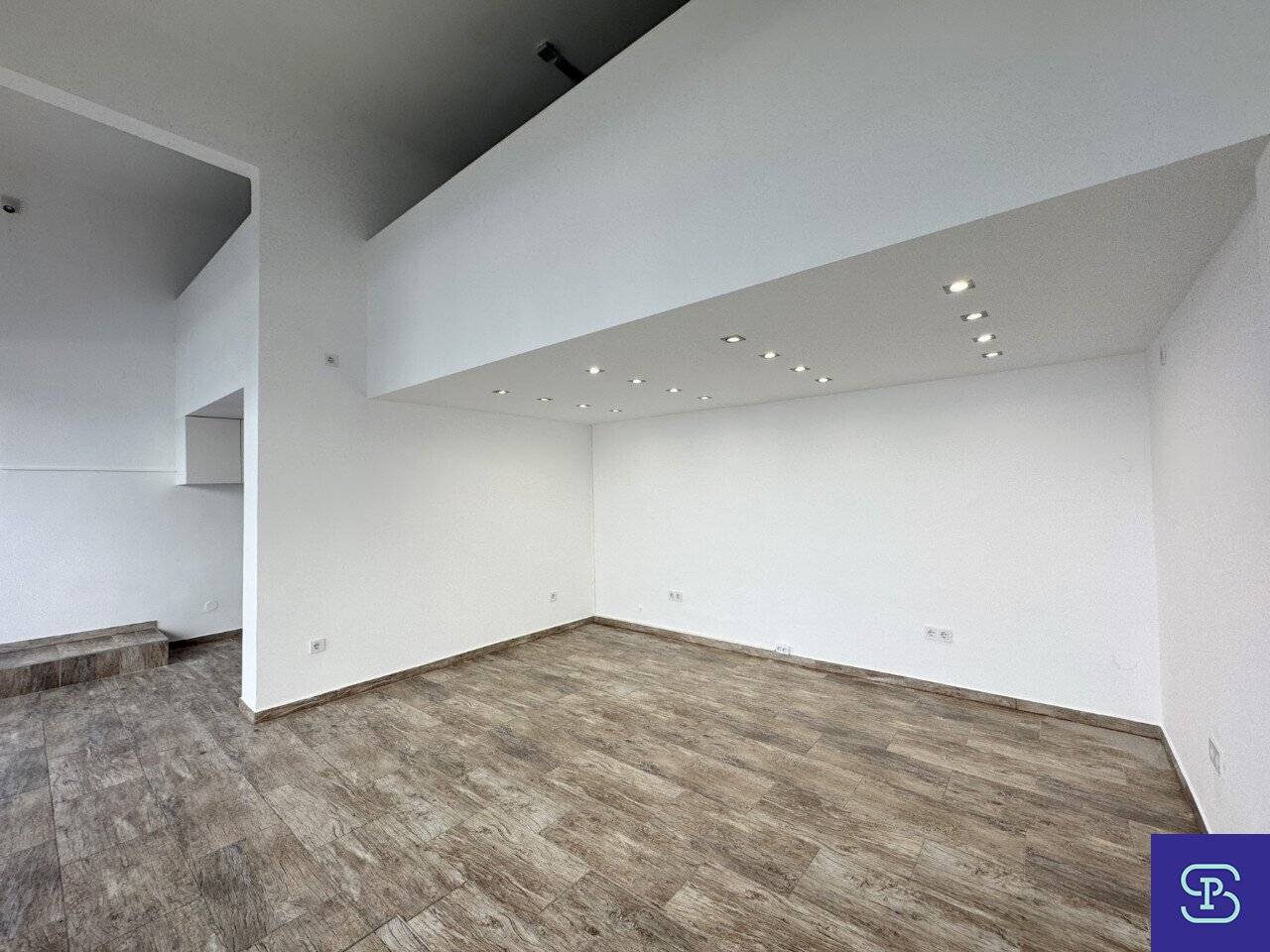 Währinger Straße: 37m² retail space with display front for rent - 1180 Vienna