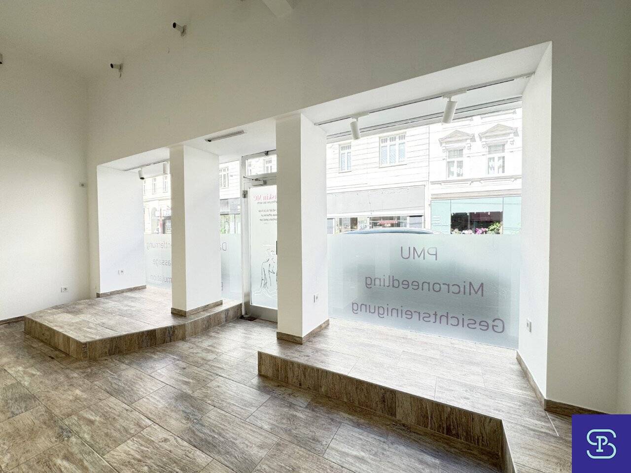 Währinger Straße: 37m² retail space with display front for rent - 1180 Vienna