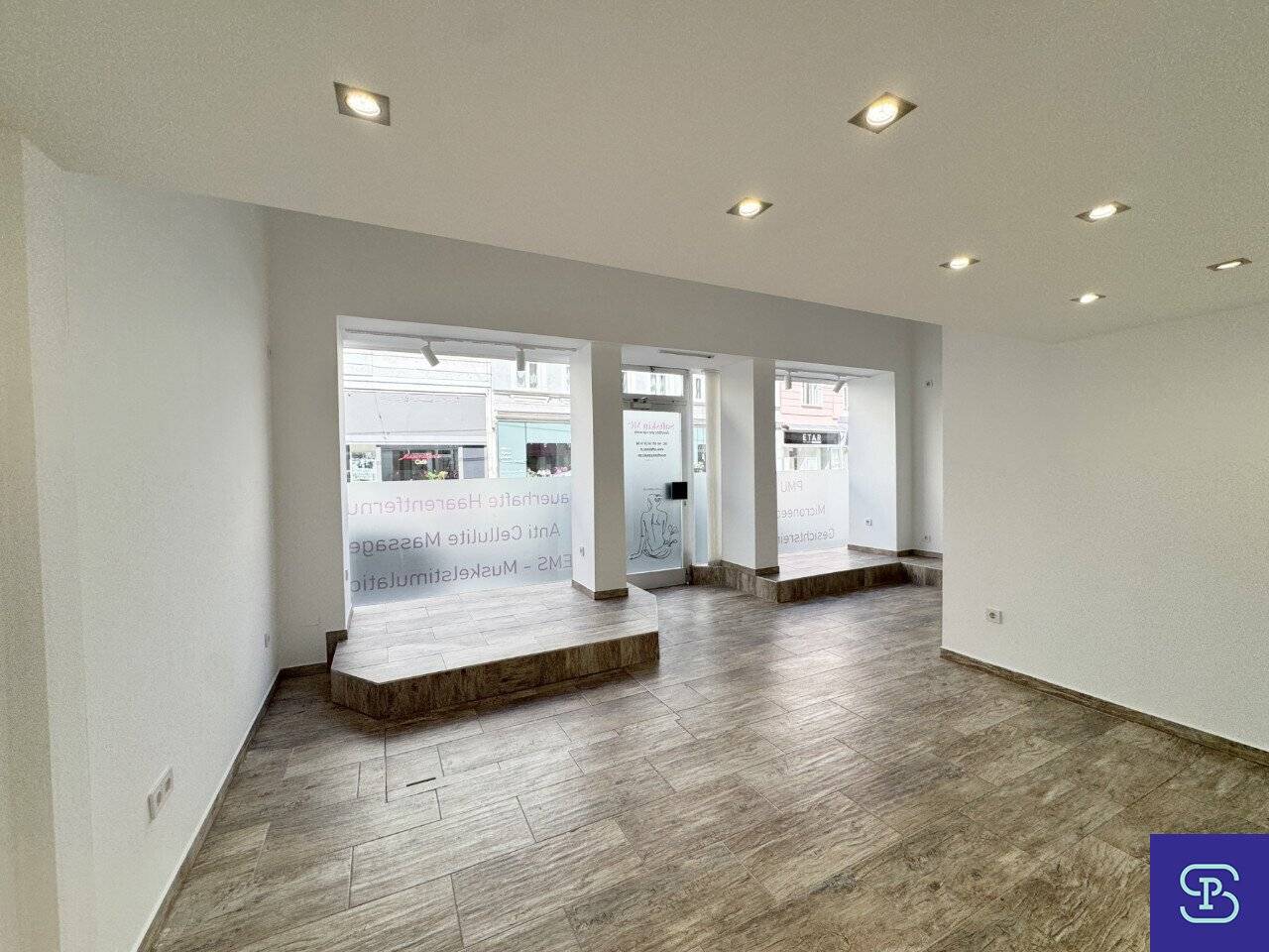 Währinger Straße: 37m² retail space with display front for rent - 1180 Vienna